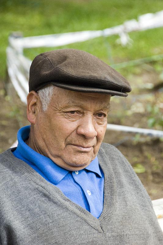 20071218 104911 D2X 2800x4200.jpg - Coyhaique native sitting on a park bench